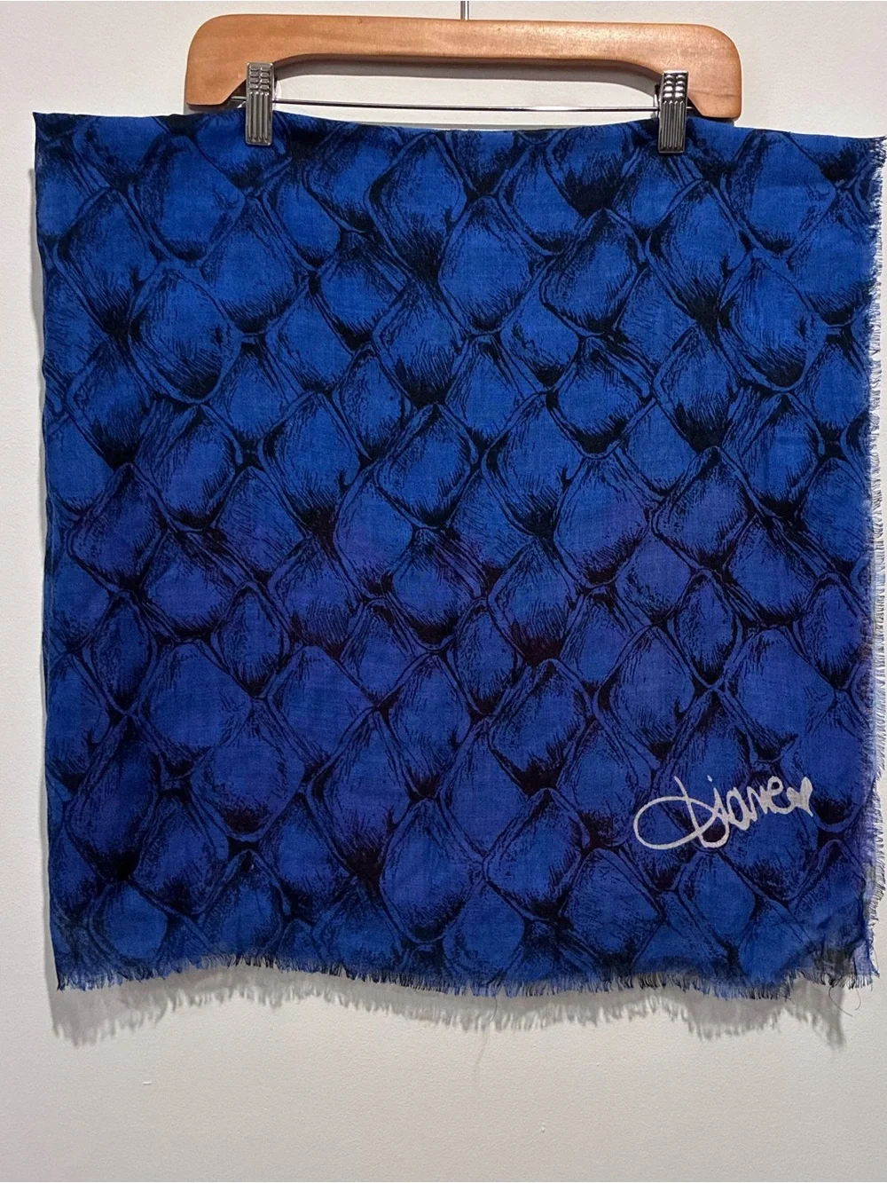 NWT Diane von Furstenberg DVF Blue Magenta Snakeskin Print Scarf Wrap 80x40